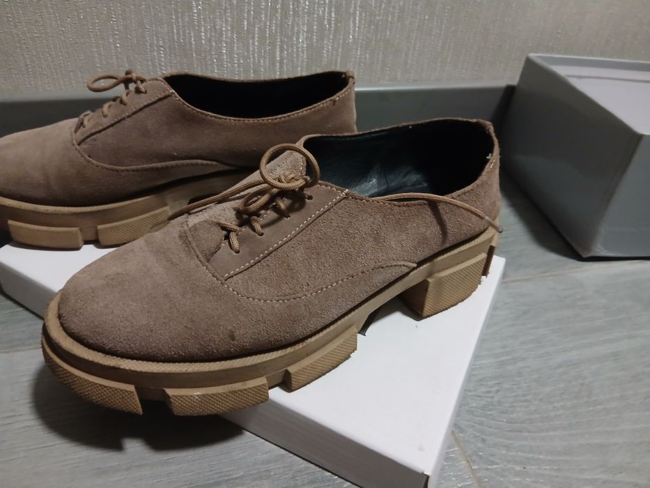 Туфлі нат набук 39.