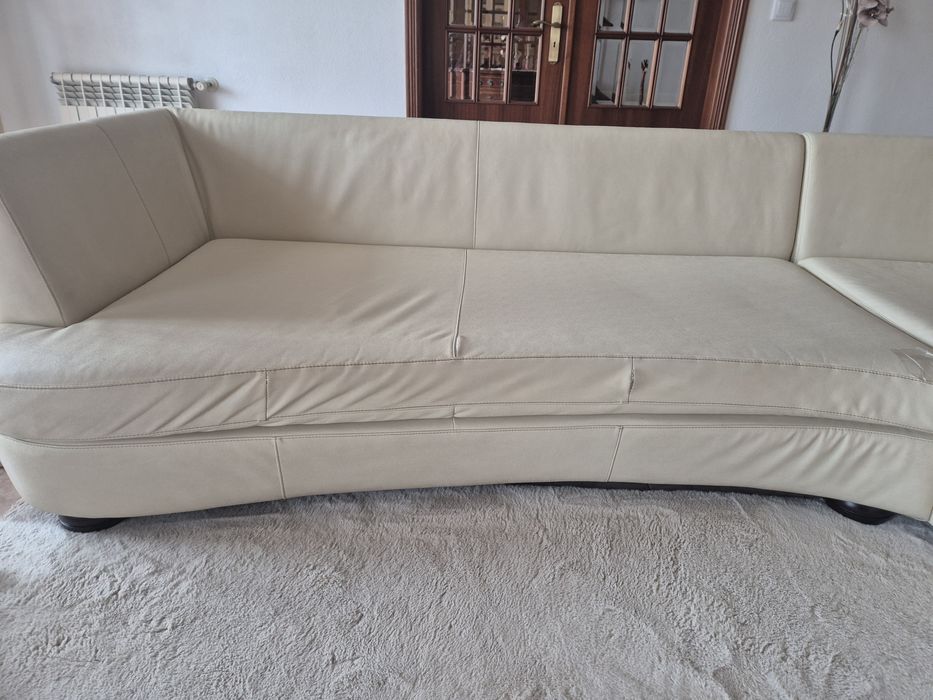 Sofá de cor  beje usado