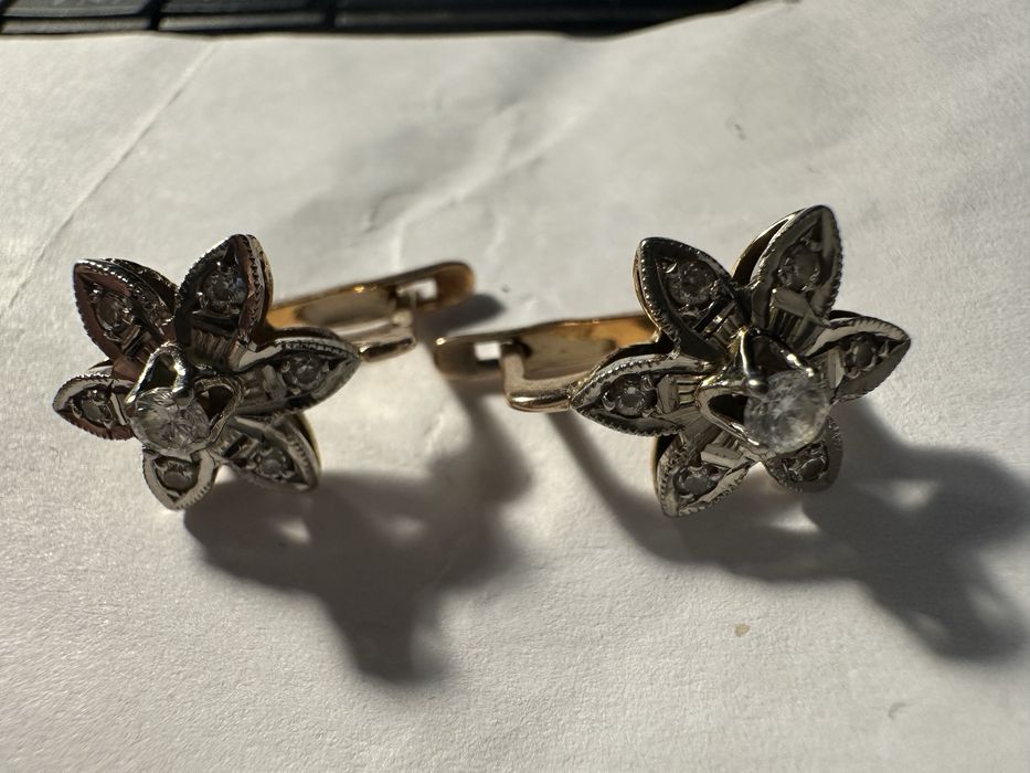 Продам золотые серьги