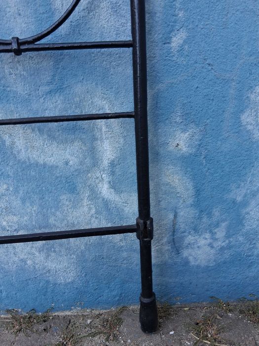 Cabeceira cama antiga de casal 120 L X 124 A em ferro