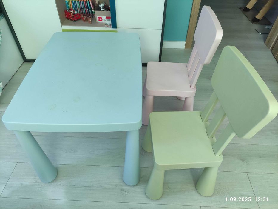 Ikea Mamut stolik i dwa krzesełka