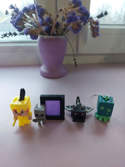 Майнкрафт кіндер джой обмін