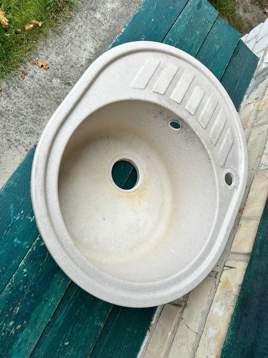 Продам каменную раковину.