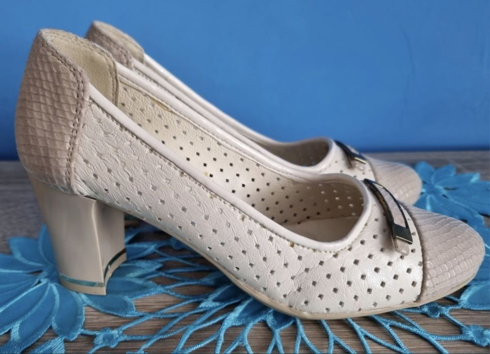 Nowe buty na obcasie r. 36