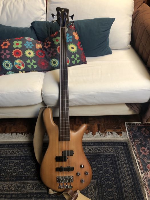 Baixo Elétrico Warwick Streamer LX de 4 cordas, Activo