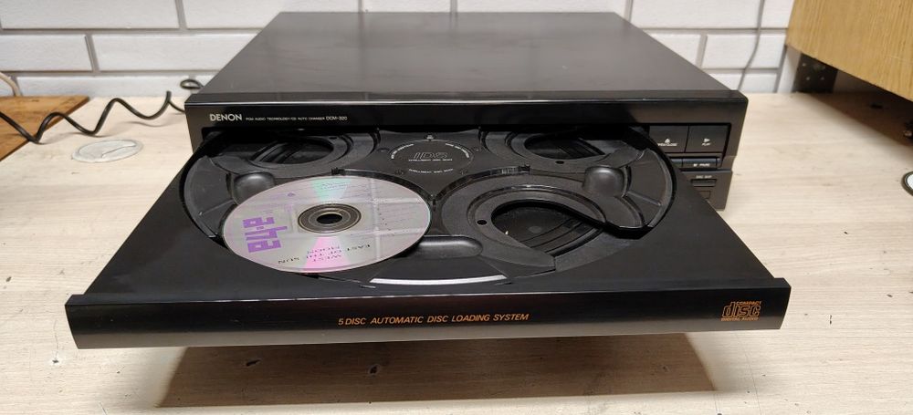 Odtwarzacz CD zmieniarka DENON DCM-320.