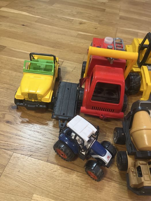Zestaw 7 aut straż, koparka, traktor, jeep, betoniarka itd