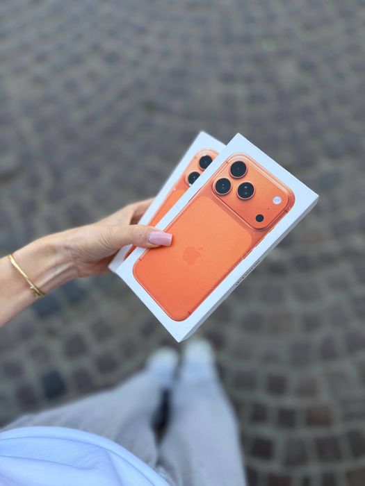 Apple iPhone 17 Pro 512Gb. (Cosmic Orange)