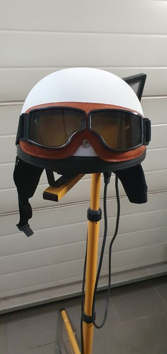 Kask orzeszek gogle biały