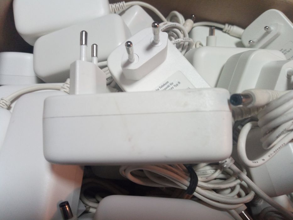 Електрошрот 30штук Блок питания Deutsche Telekom  12В 12V 2,5A 30W