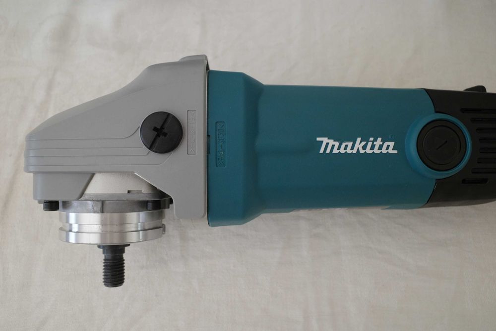 Полірувальна шліфувальна машина Makita SA7000C