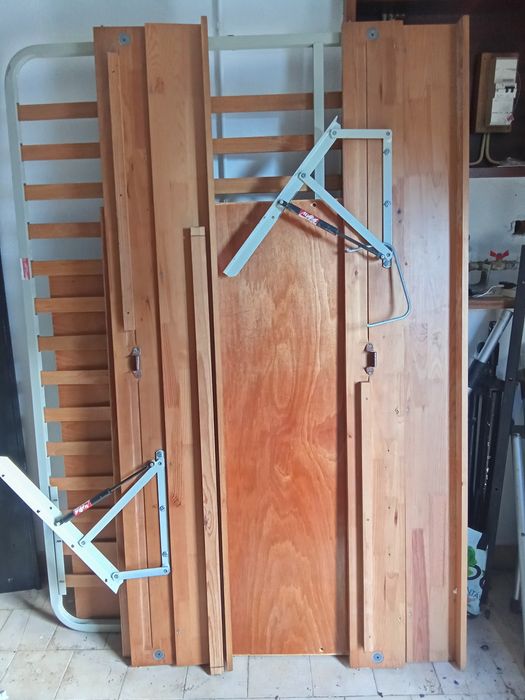 Cama casal em excelentes condições alta qualidade l pinho mel marca  SEIVA c/ basculante em pinho mel