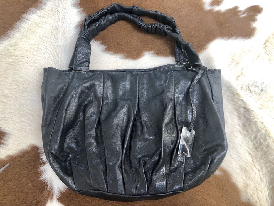 Furla torebka na ramię czarna skórzana