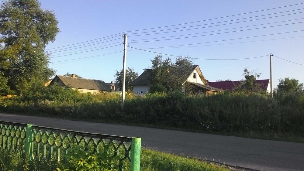 Ділянка с.Дядьковичі,центральна дорога, проведені вода і газ, світло на території
