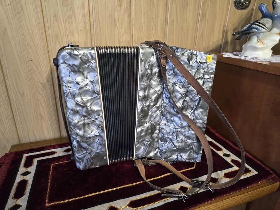 Akordeon Weltmaister 40bas trzy chóry