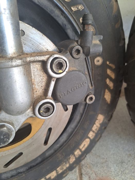 Forqueta + 2 rodas completas + pinça Piaggio / Vespa (120/90-10)