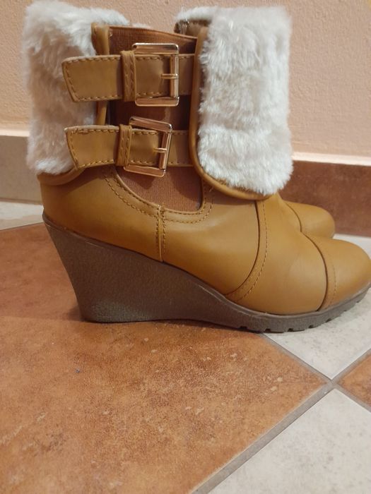 Buty na koturnie r 40