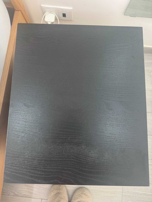 Mesa de cabeceira Ikea, modelo MALM, cor preto-castanho.