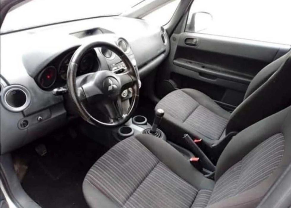 Mitsubishi Colt (Ler Anúncio)