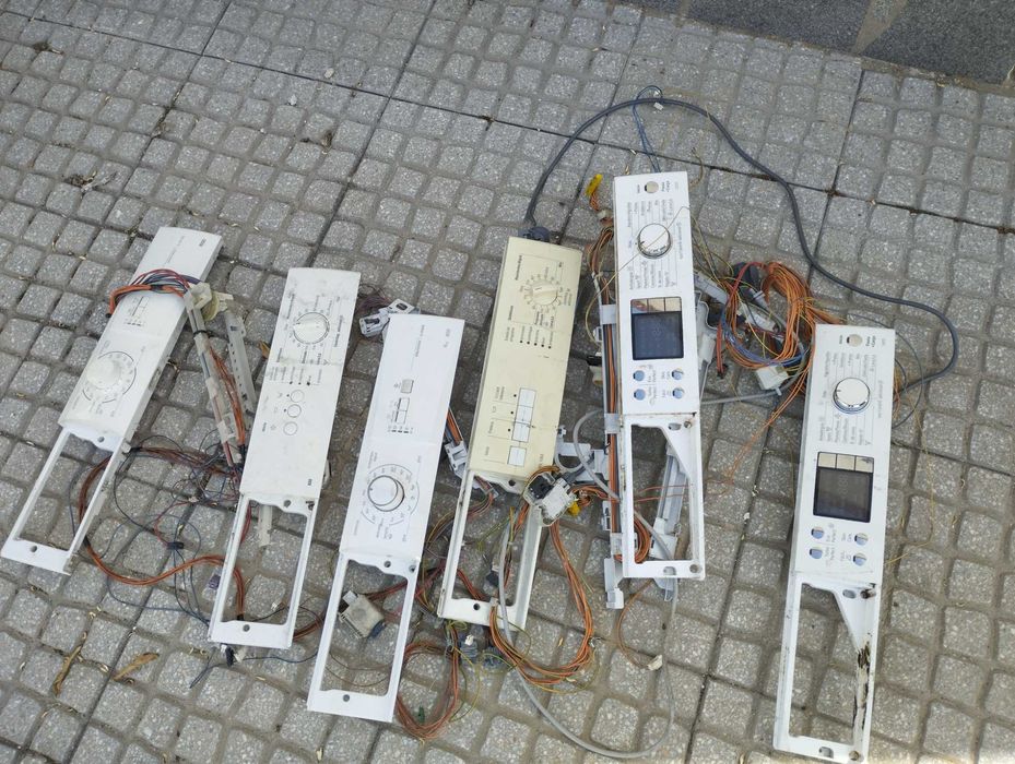 Módulos eletrônicos, motores, portas