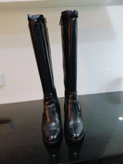 Sprzedam  czarne kozaki