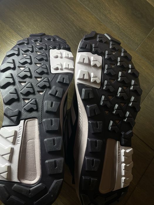 Нові жіночі оригінальні напів кросівки Adidas Terrex Anylander Mid Rain.Rdy Olive Strata/Silver Dawn/Amber(розмір 38)