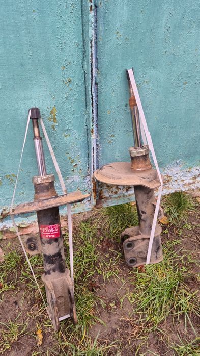 Peugeot амортизатор лівий передній Б/У (стойки підвіски)