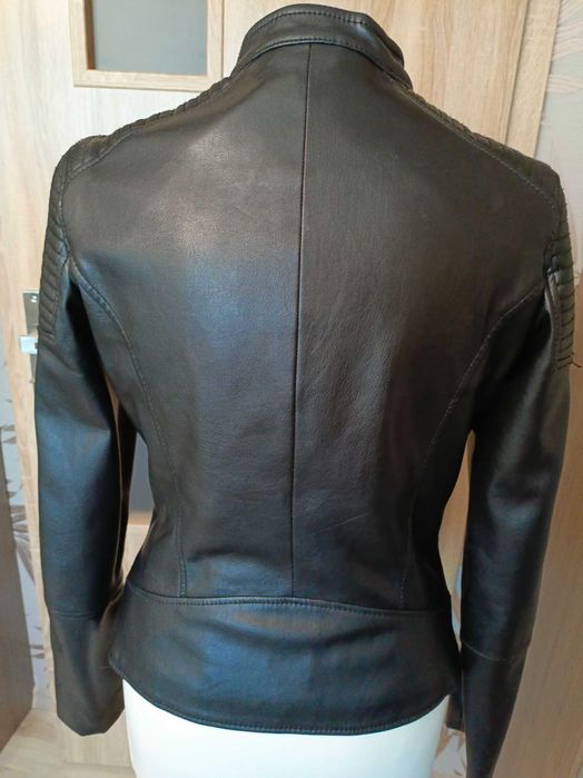 świetna czarna ramoneska z zamkami