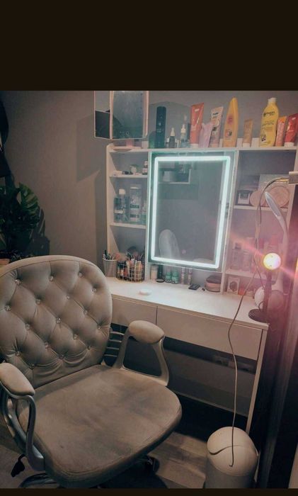 Toaletka Nowa Biała LED podświetlana trzech kolorach.