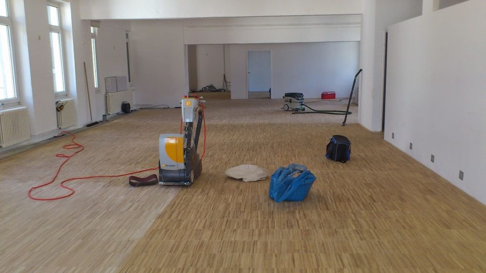 Parkieciarz.Cyklinowanie bezpyłowe Wrocław  Renowacja schodów, układan