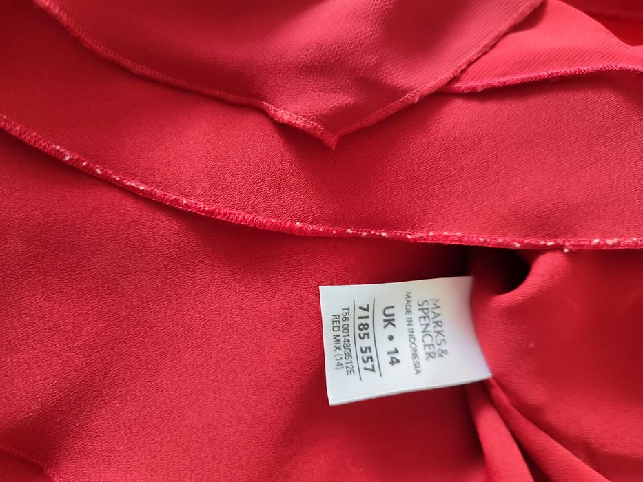 Блуза з рюшами червоного кольору. Marks & Spencer