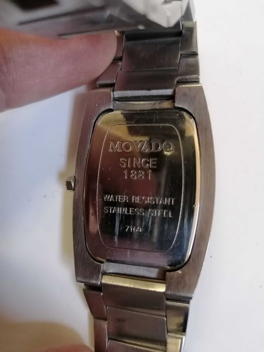 Zegarek męski z napisem MOVADO