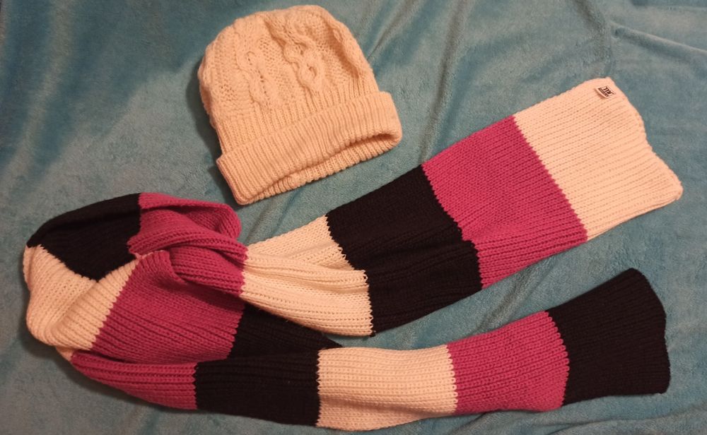 Zestaw zimowy czapka i długi szalik M L j.nowy