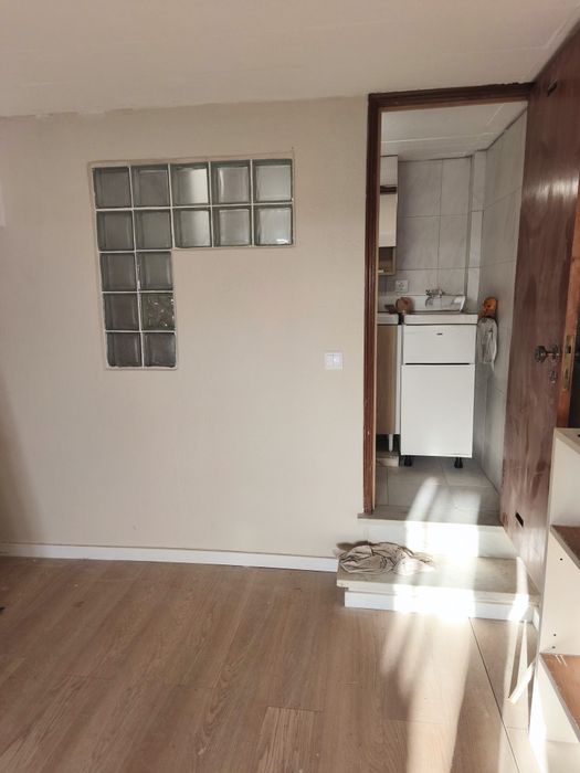 Garagem + escritório independente