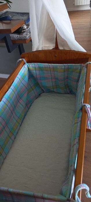 Berço em madeira recem nascido