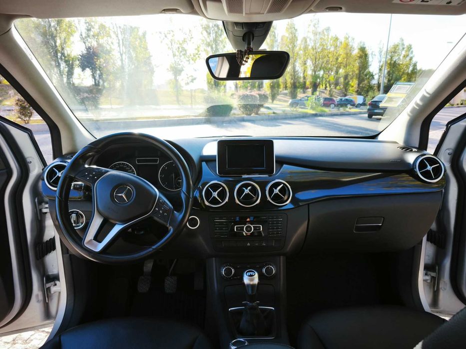 Automóvel Mercedes Classe B de 2014 (impecável)