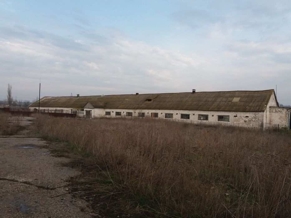 Продається будівля  та будинок. Оренда не розглядається.