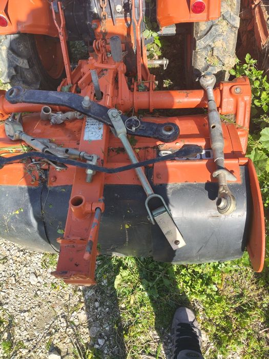 Trator 4×4 Kubota frese e charrua