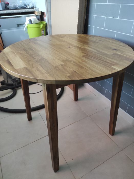 Mesa redonda Nackanas IKEA madeira acácia