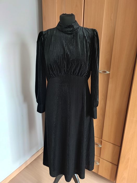 Czarna sukienka w rozmiarze M