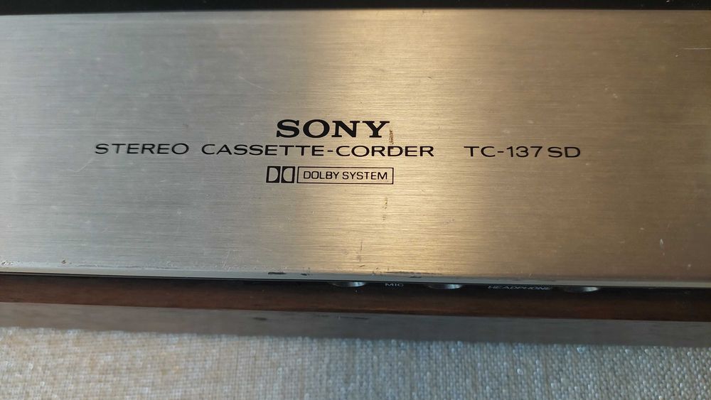 Magnetofon kasetowy SONY TC-137 SD