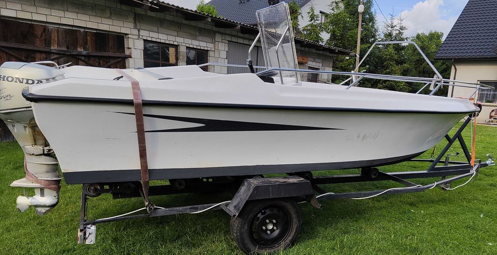 Łódź motorowa wędkarska