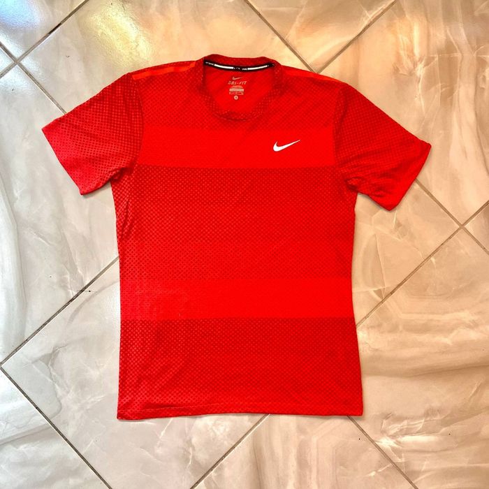 Чоловіча червона футболка для бігу Nike S