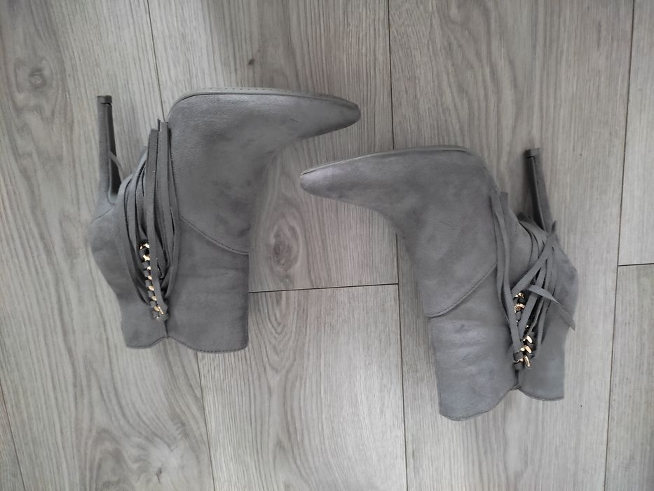 Buty damskie na obcasie, roz 37, stan bdb, szare, bootki, hit