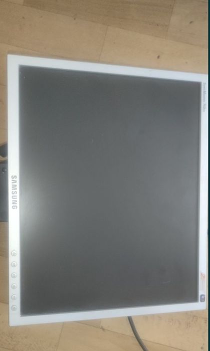 Продаються монітори Samsung