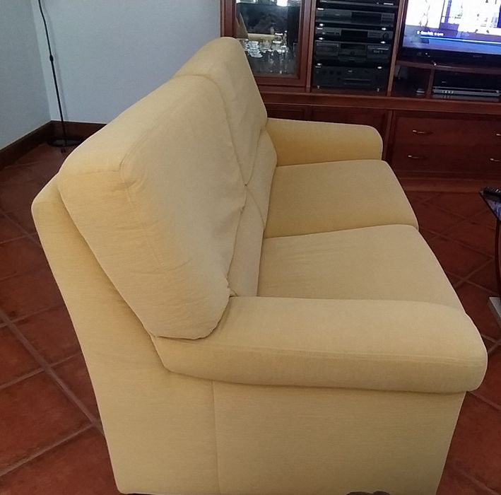 Sofá amarelo (sofá-cama)