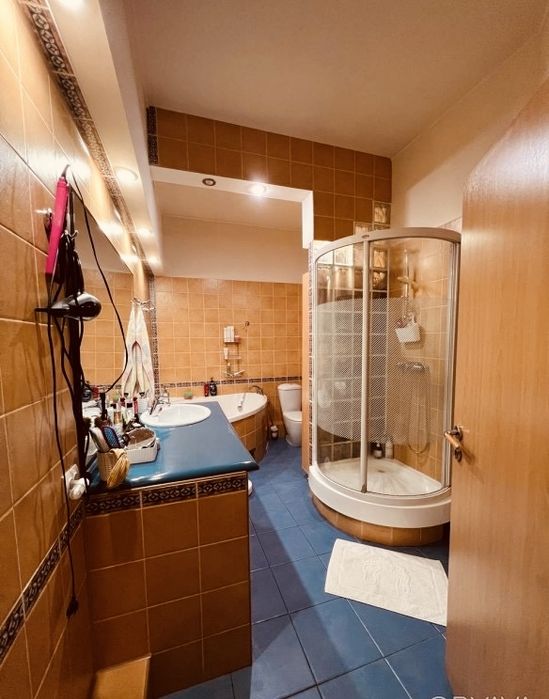 Продажа 4-к квартира 130м2 в центре обкомовский дом.