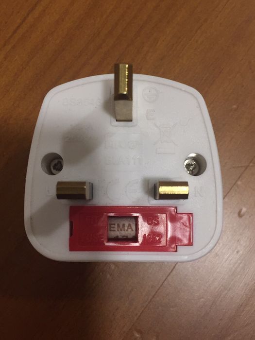 Adaptador eléctrico PT-UK