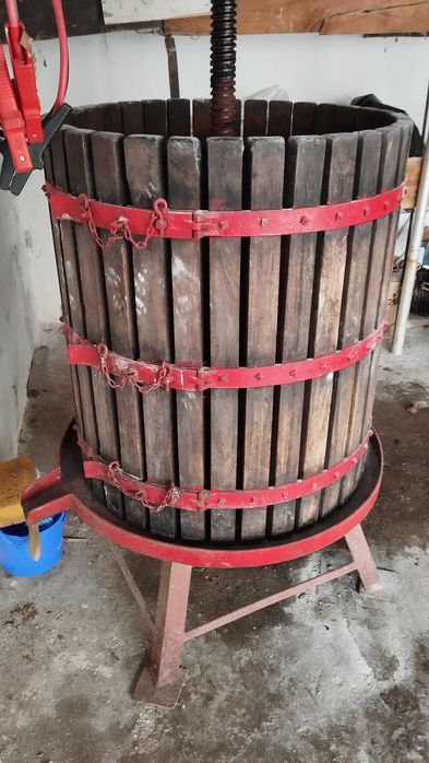 Prensa de Uvas em Ótimo Estado