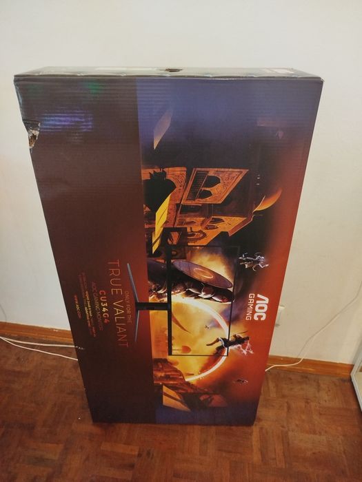 Monitor Curvo AOC e Monitor plano ASUS